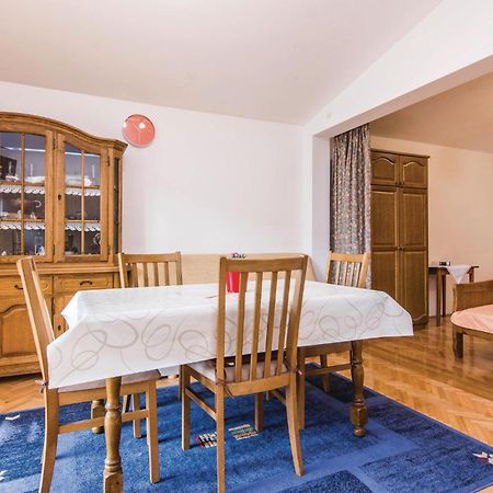 4 Bedroom Awesome Apartment In Starigrad Ngoại thất bức ảnh