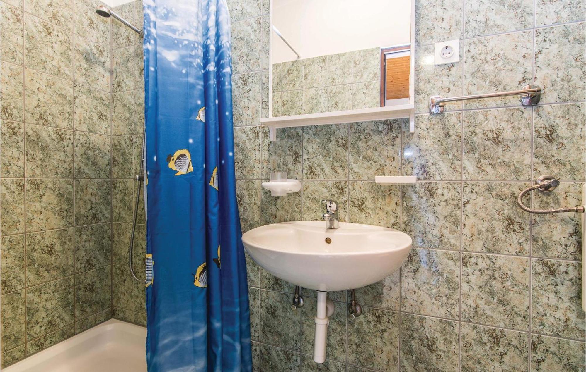 4 Bedroom Awesome Apartment In Starigrad Ngoại thất bức ảnh