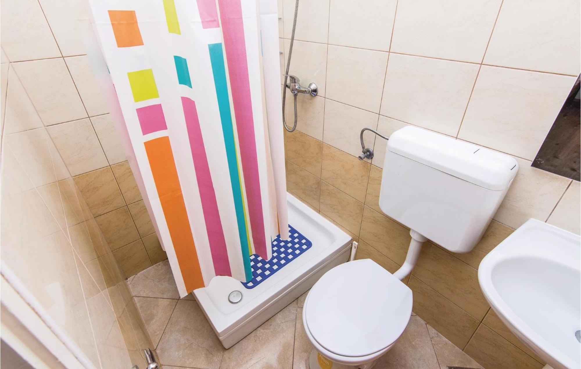 4 Bedroom Awesome Apartment In Starigrad Ngoại thất bức ảnh