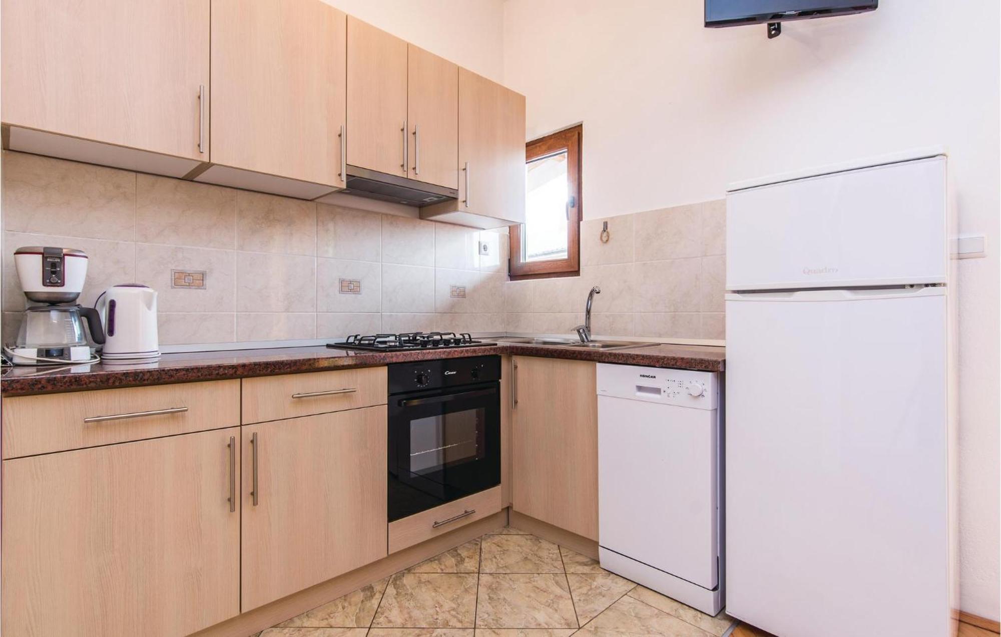 4 Bedroom Awesome Apartment In Starigrad Ngoại thất bức ảnh