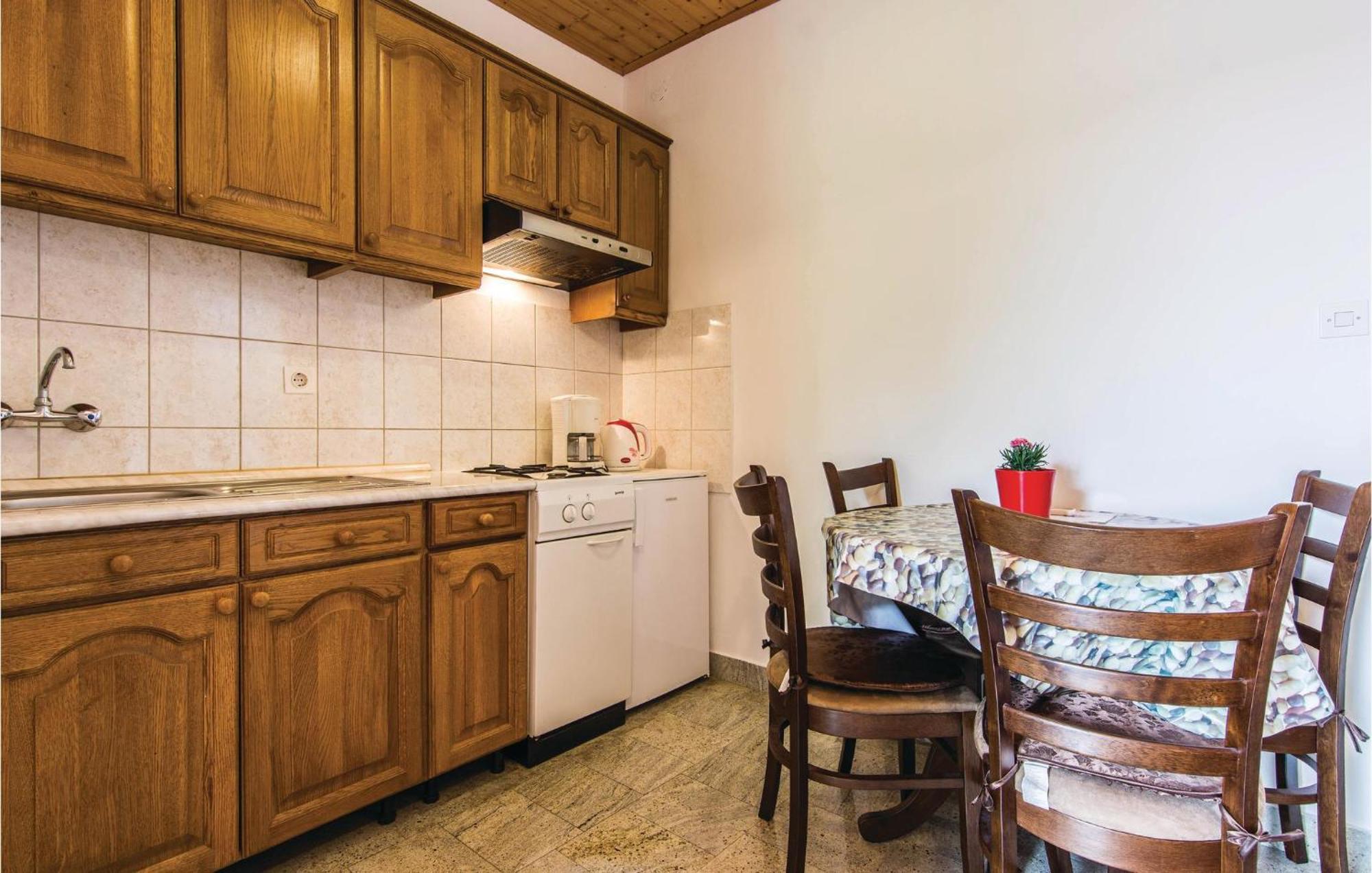 4 Bedroom Awesome Apartment In Starigrad Ngoại thất bức ảnh